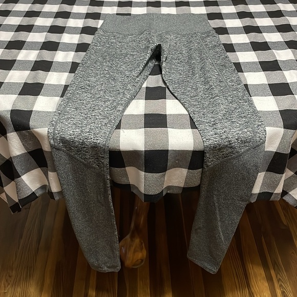 ATHLETA EXHALE STASH POCKET HEEL TIGHT SOFTLUXE Small Stretch Gray Black Legging - Picture 9 of 16